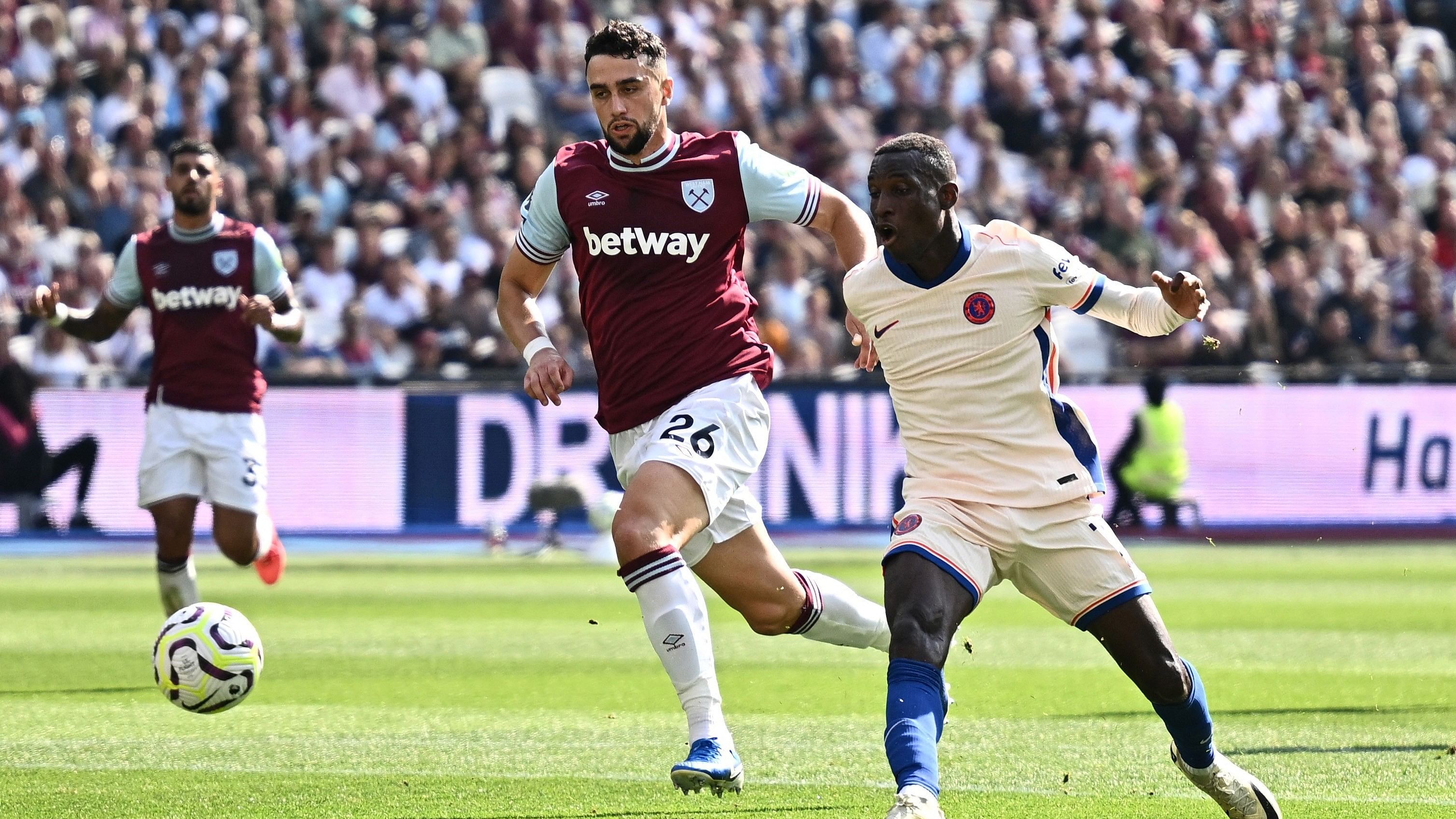 <div class="paragraphs"><p>Chelsea's Nicolas Jackson scores their second goal against West Ham, September 21, 2024.</p></div>