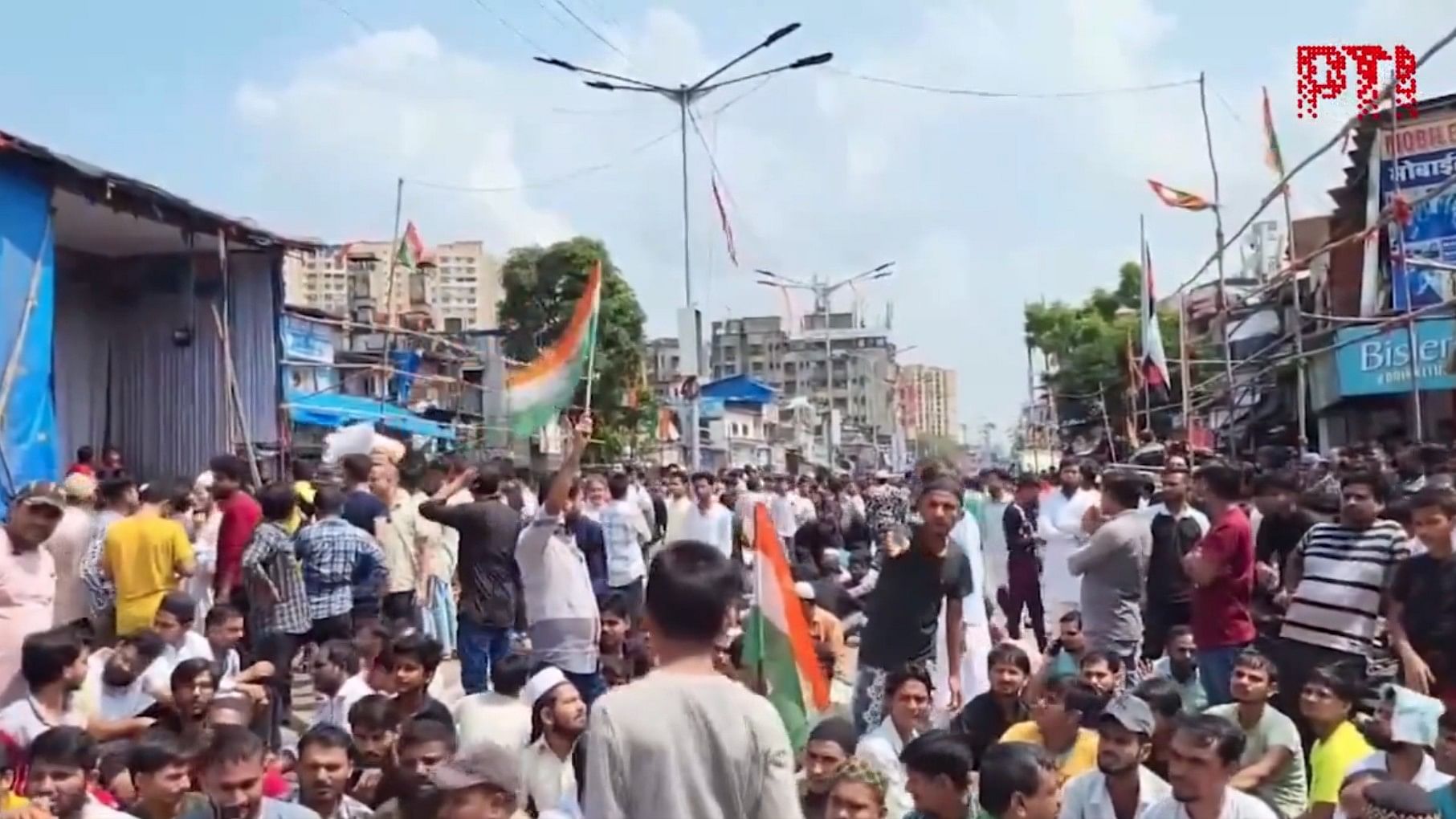 <div class="paragraphs"><p>People protesting in Dharavi.</p></div>