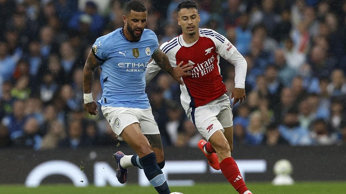 <div class="paragraphs"><p>Manchester City's Kyle Walker in action with Arsenal's Gabriel Martinelli during the Manchester City v Arsenal game.</p></div>