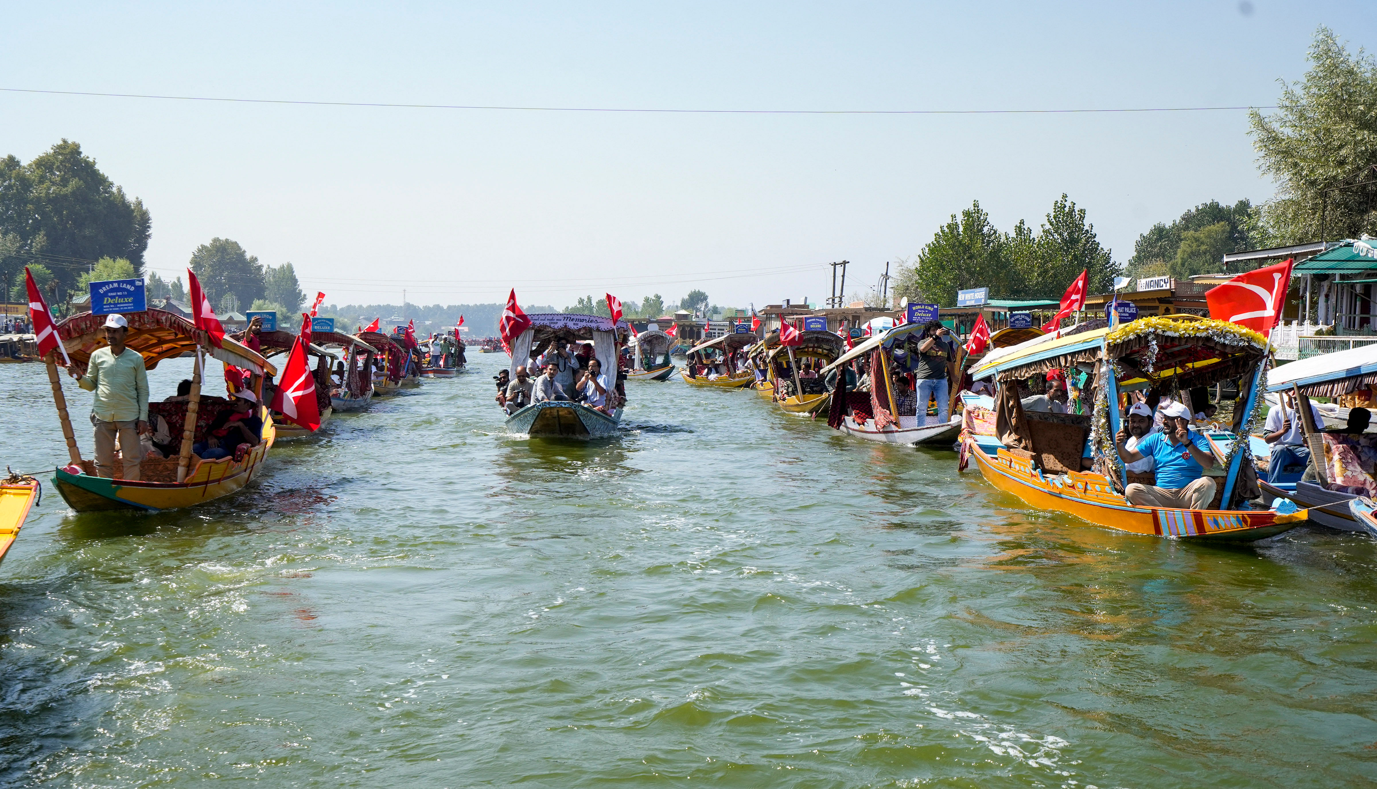 <div class="paragraphs"><p>Supporters on 'shikaras' during a rally held by National Conference Vice President Omar Abdullah, ahead of second phase election of Jammu and Kashmir Assembly, at Dal Lake in Srinagar, Sunday, Sept. 22, 2024. Representative image.</p></div>