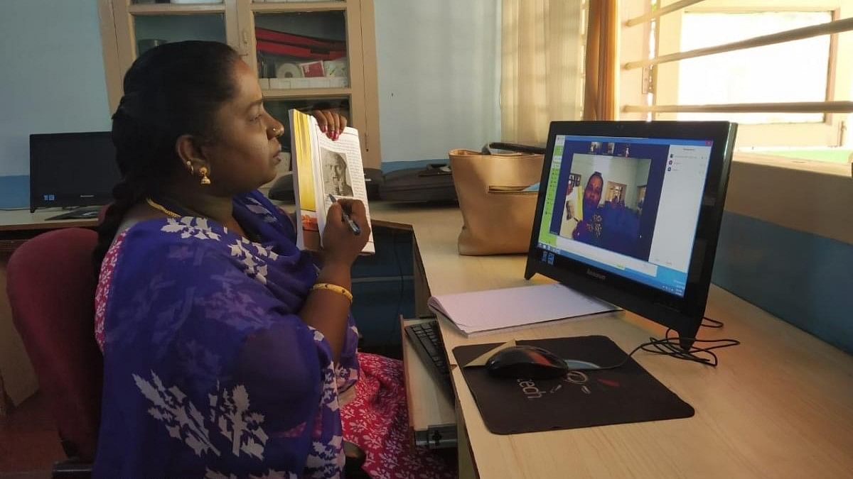 <div class="paragraphs"><p>A teacher at Shradhanjali Integrated School, Lingarajapuram. Subject experts and sign language experts need to work together to communicate with hearing-impaired students.</p></div>