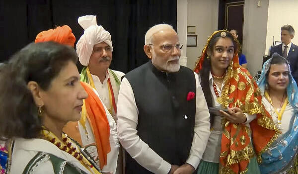 <div class="paragraphs"><p>Prime Minister Narendra Modi being welcomed on his arrival in New York.</p></div>