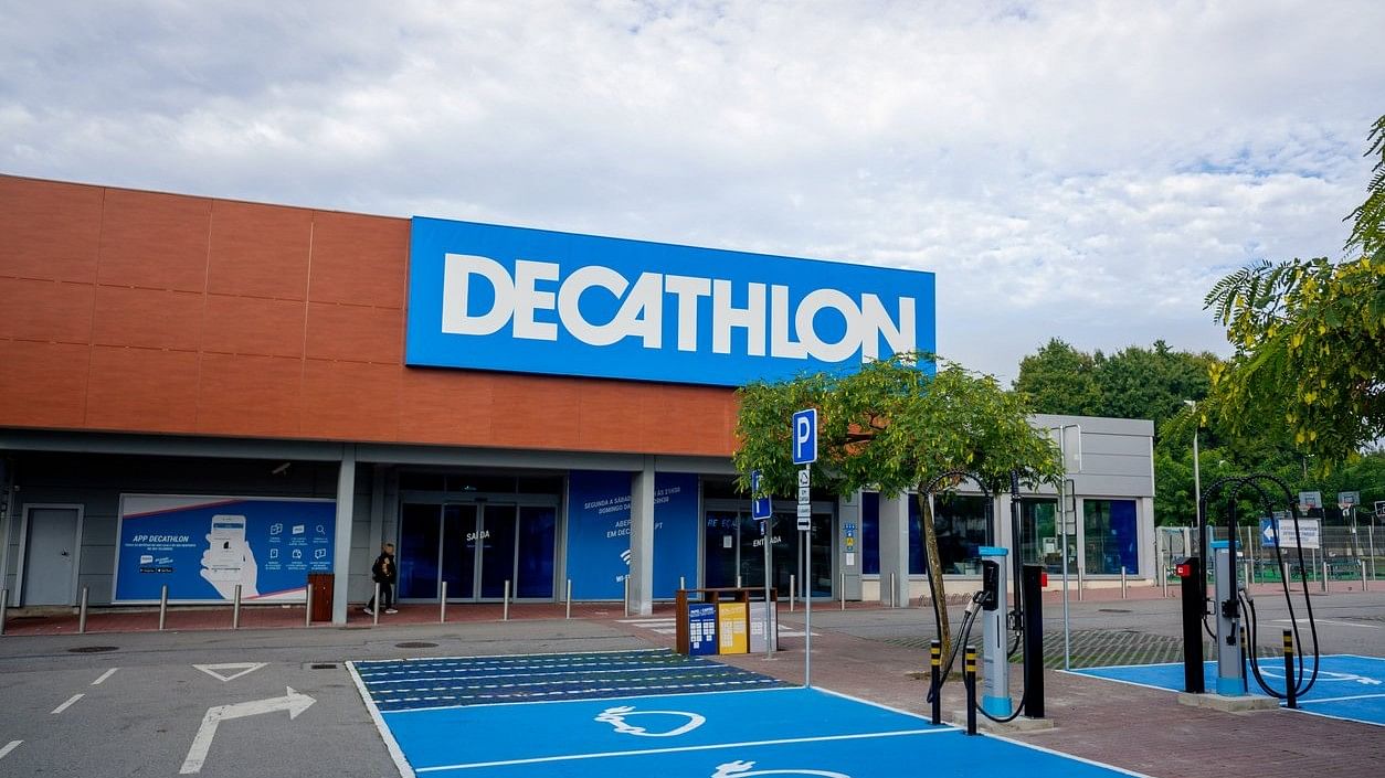 <div class="paragraphs"><p>A Decathlon store</p></div>