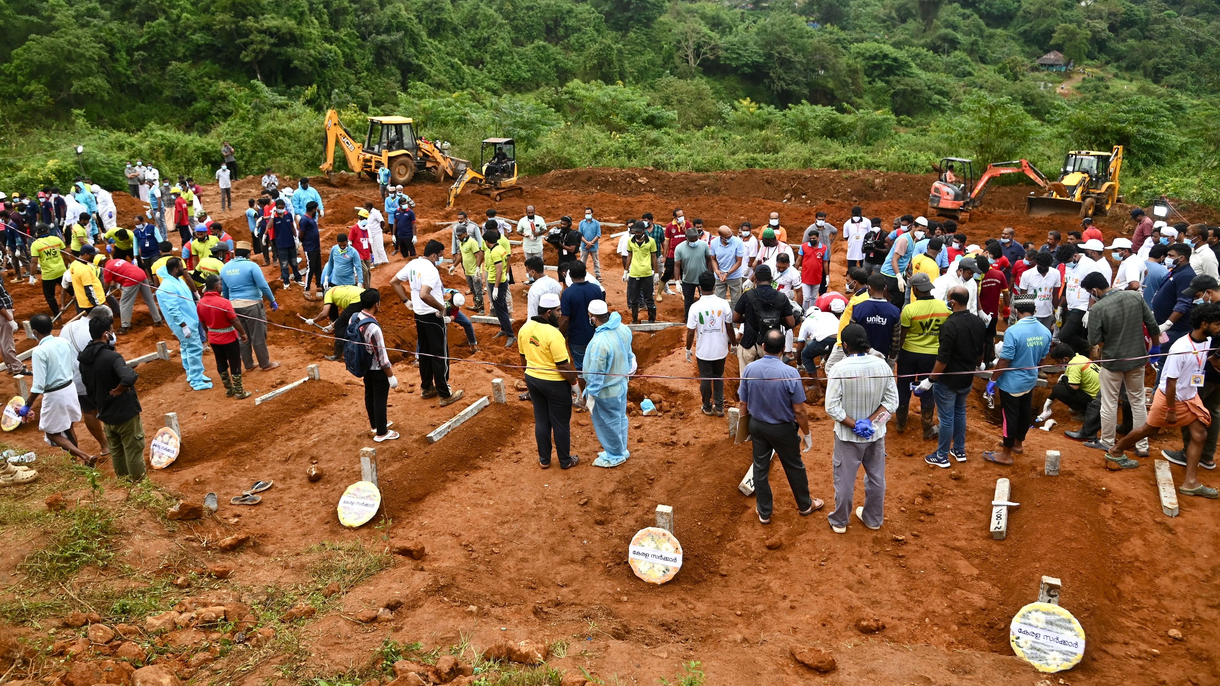 <div class="paragraphs"><p>Rescuers pull out a body of a victim in Mundakkai, Wayanad,.</p></div>