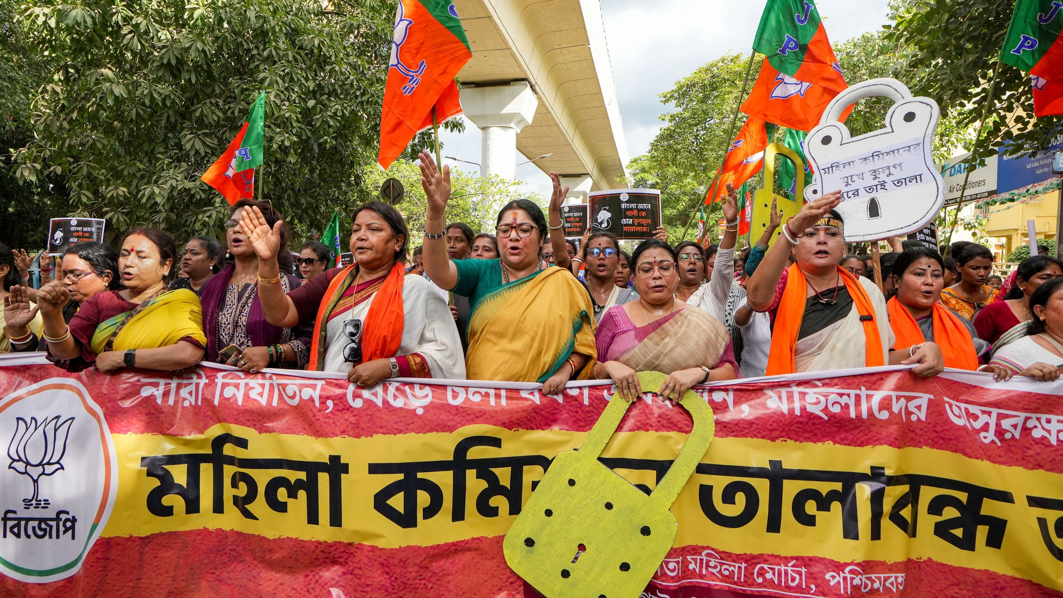 <div class="paragraphs"><p>BJP leaders Locket Chatterjee and Agnimitra Paul with BJP Mahila Morcha activists.</p></div>