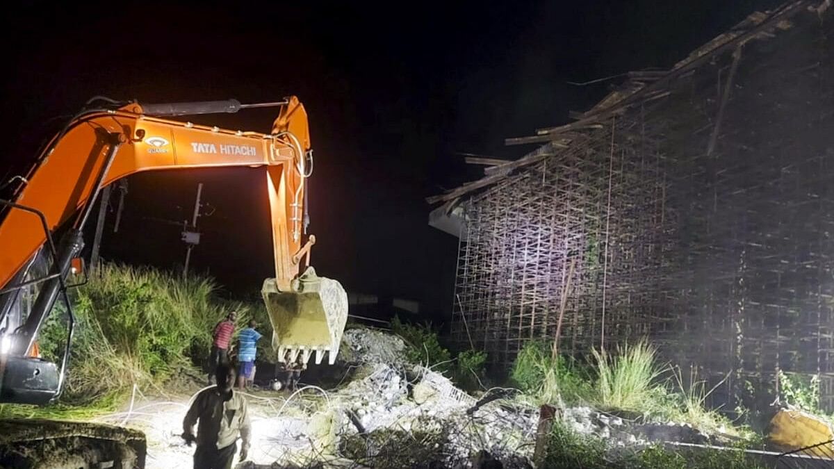 <div class="paragraphs"><p> Restoration work underway after a portion of the under-construction Bakhtiyarpur-Tajpur bridge collapsed.</p></div>