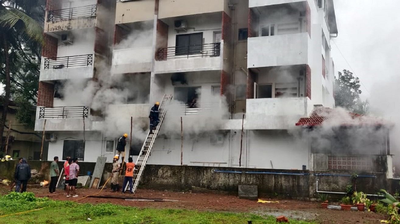 <div class="paragraphs"><p>Fire service personnel extinguishing fire that broke out at an ayurveda hospital in Udupi on Monday. </p></div>