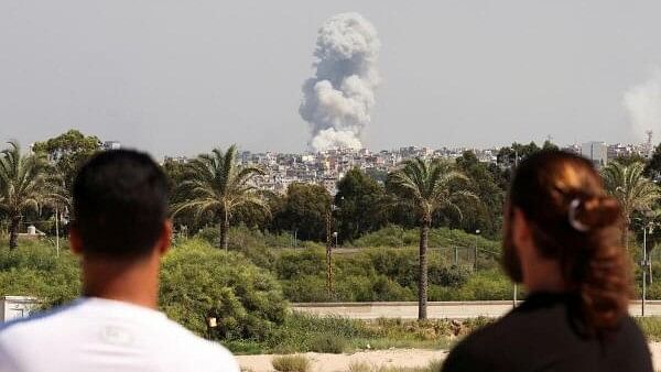 <div class="paragraphs"><p>People watch as smoke billows over southern Lebanon following Israeli strikes, amid ongoing cross-border hostilities between Hezbollah and Israeli forces, as seen from Tyre, southern Lebanon September 23, 2024</p></div>