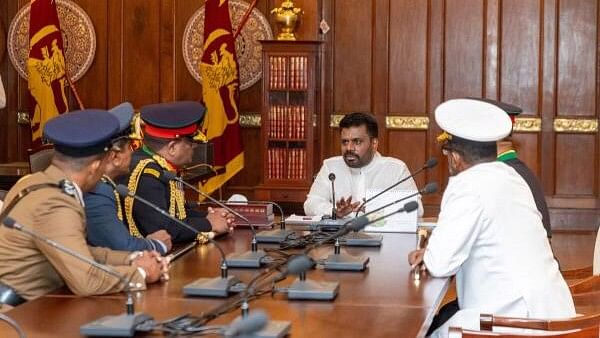 <div class="paragraphs"><p>Sri Lanka's new President Anura Kumara Dissanayake speaks with the military and police chiefs after being sworn in as president at the Presidential Secretariat, in Colombo, Sri Lanka, September 23, 2024. </p></div>