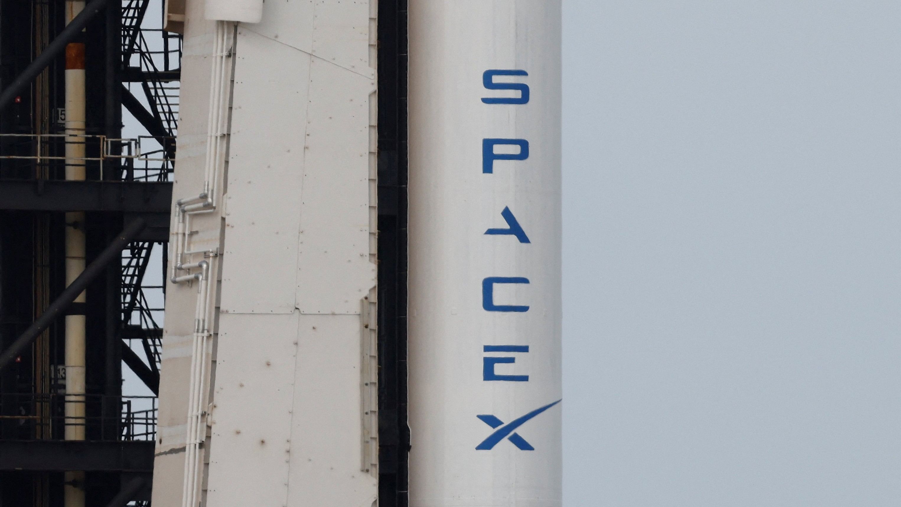 <div class="paragraphs"><p>SpaceX logo.</p></div>