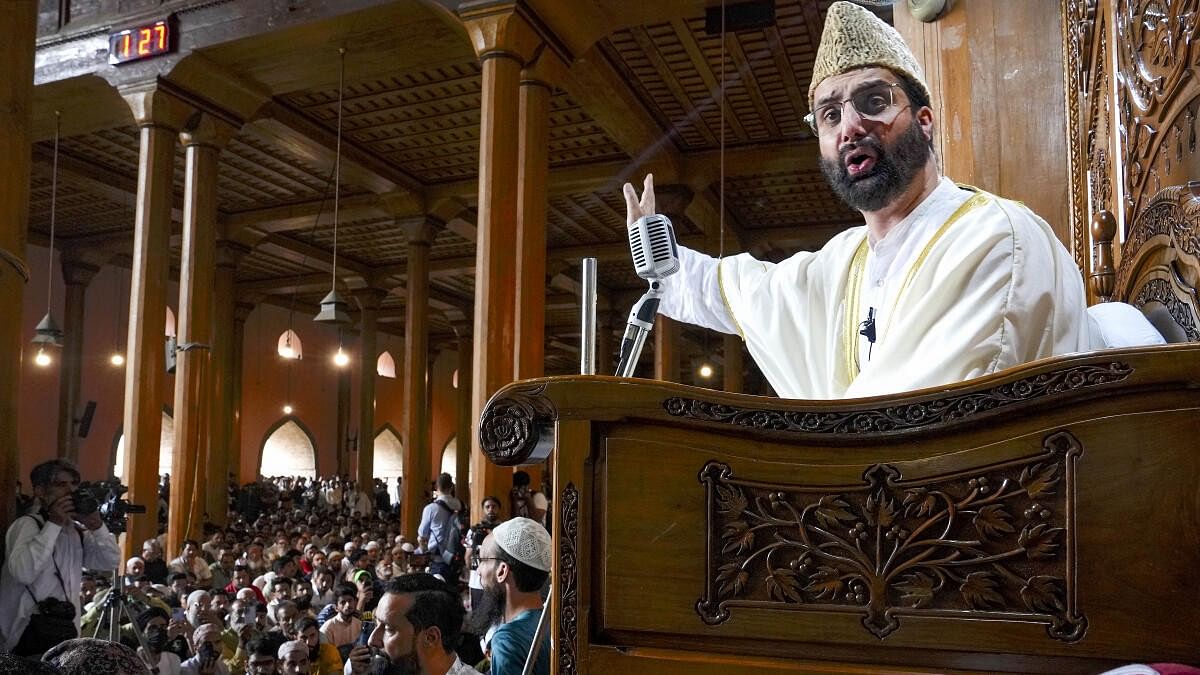 <div class="paragraphs"><p>Hurriyat Chairman Mirwaiz Umar Farooq</p></div>