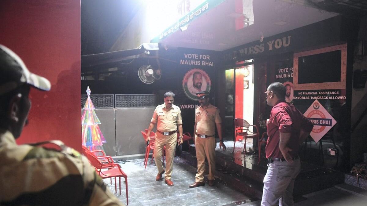 <div class="paragraphs"><p> Police personnel at the site where Shiv Sena (UBT) leader Vinod Ghosalkar's son Abhishek was shot, in Mumbai.</p></div>