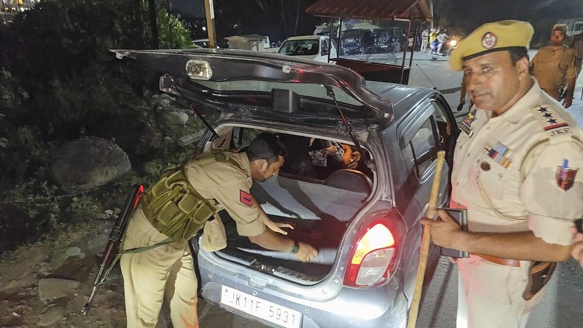 <div class="paragraphs"><p>Police personnel conduct security check of vehicles on the eve of the second phase of J&amp;K Assembly elections, in Rajouri</p></div>