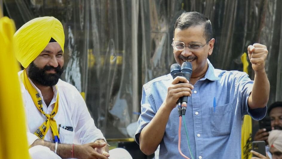 <div class="paragraphs"><p>AAP chief Arvind Kejriwal(R) addresses the crowd during a roadshow in support of party candidate Harpinder Singh ahead of the Haryana Assembly elections, at Rania in Sirsa district of Haryana.</p></div>