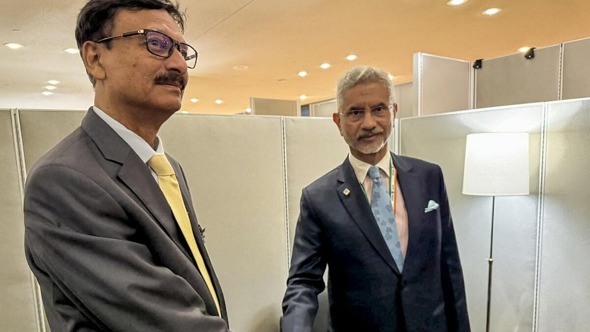 <div class="paragraphs"><p>External Affairs Minister S Jaishankar meets Bangladesh's Foreign Affairs Adviser Md. Touhid Hossain on the sidelines of 79th Session of the UN General Assembly, in New York.</p></div>