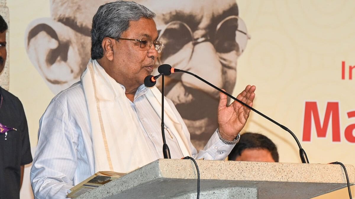 <div class="paragraphs"><p>Siddaramaiah</p></div>