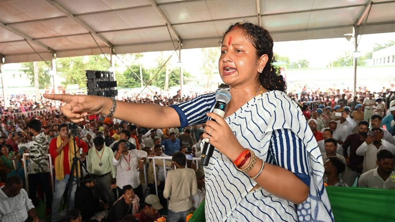 <div class="paragraphs"><p>Jharkhand Mukti Morcha (JMM) leader Kalpana Soren addresses a gathering.</p></div>