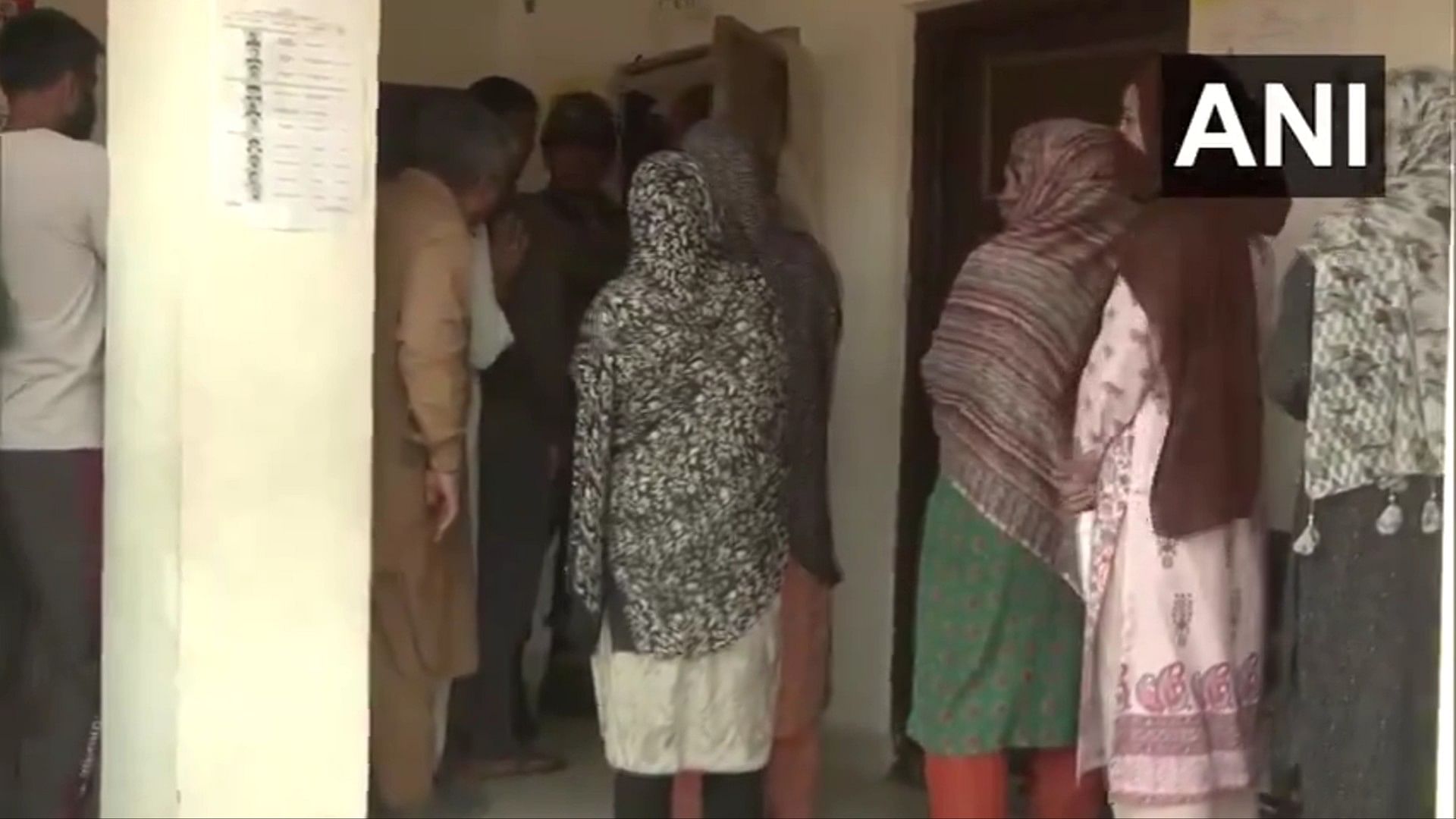 <div class="paragraphs"><p>Screengrab from video showing people lined up to vote</p></div>