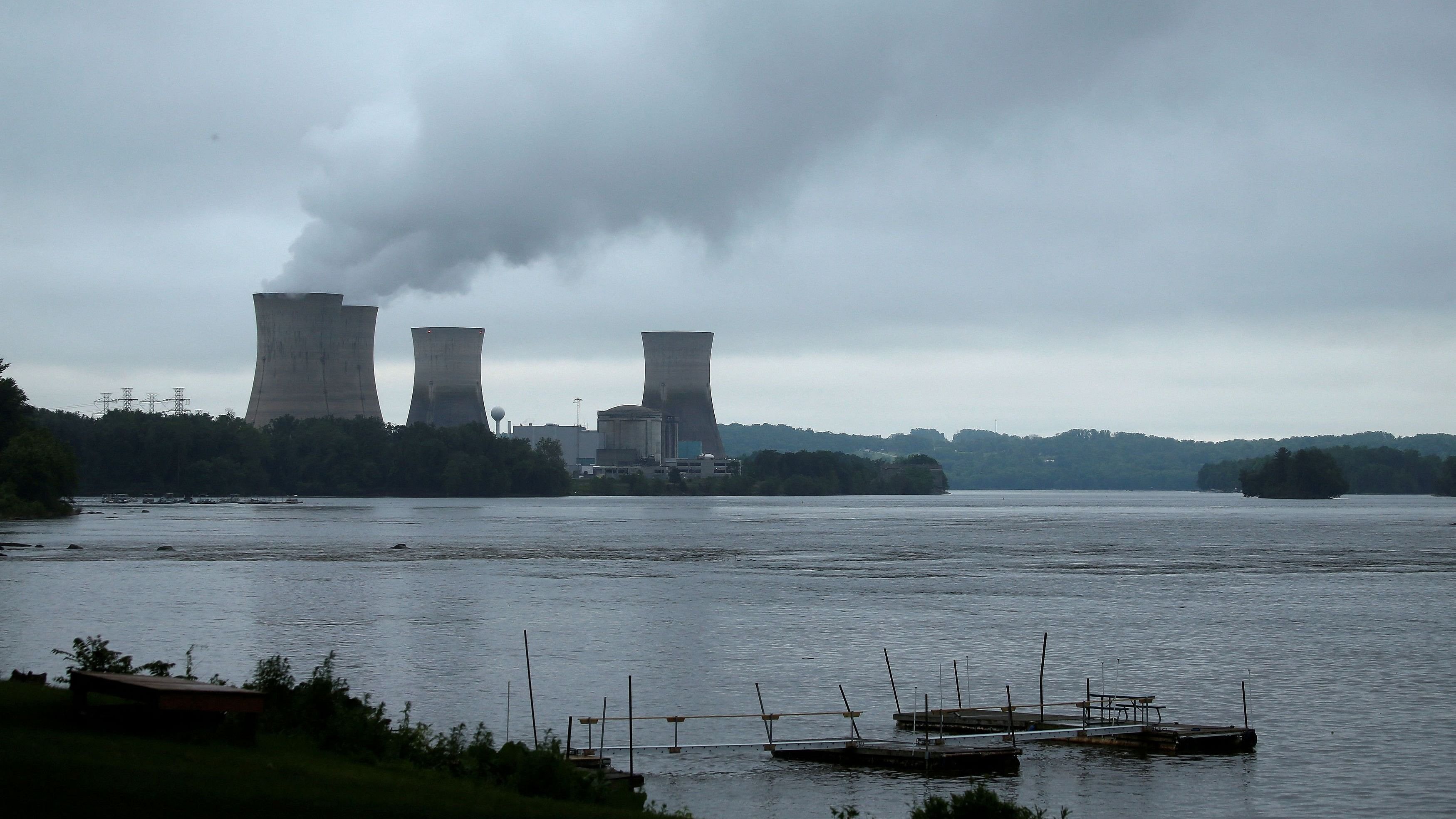 <div class="paragraphs"><p>FILE PHOTO: The Three Mile Island Nuclear power plant is pictured from Royalton, Pennsylvania, U.S.</p></div>