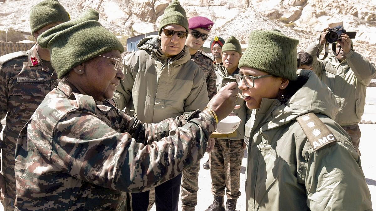 <div class="paragraphs"><p>President Droupadi Murmu(L) during a visit to Siachen Base Camp, on Thursday, September 26, 2024.</p></div>