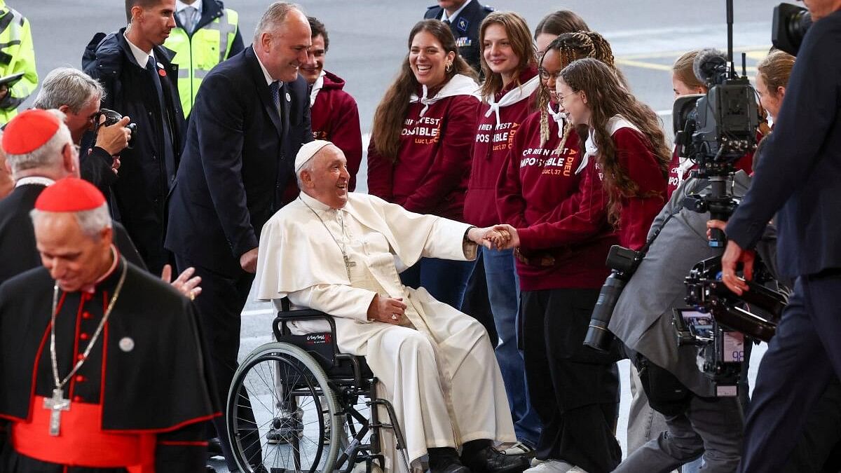 <div class="paragraphs"><p>Pope Francis meets with youth as he arrives at Luxembourg Airport during a one-day apostolic journey in Luxembourg September 26, 2024.</p></div>