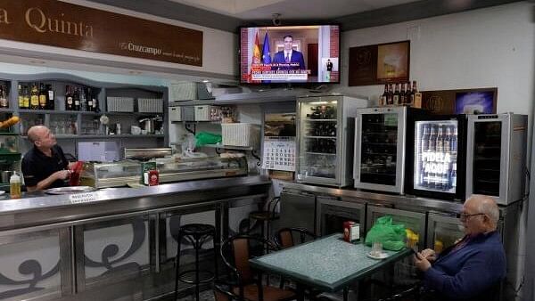 <div class="paragraphs"><p>A waiter watches a TV broadcasting of a statement by Spain's Prime Minister Pedro Sanchez in a bar, in Ronda, Spain, April 29, 2024.</p></div>