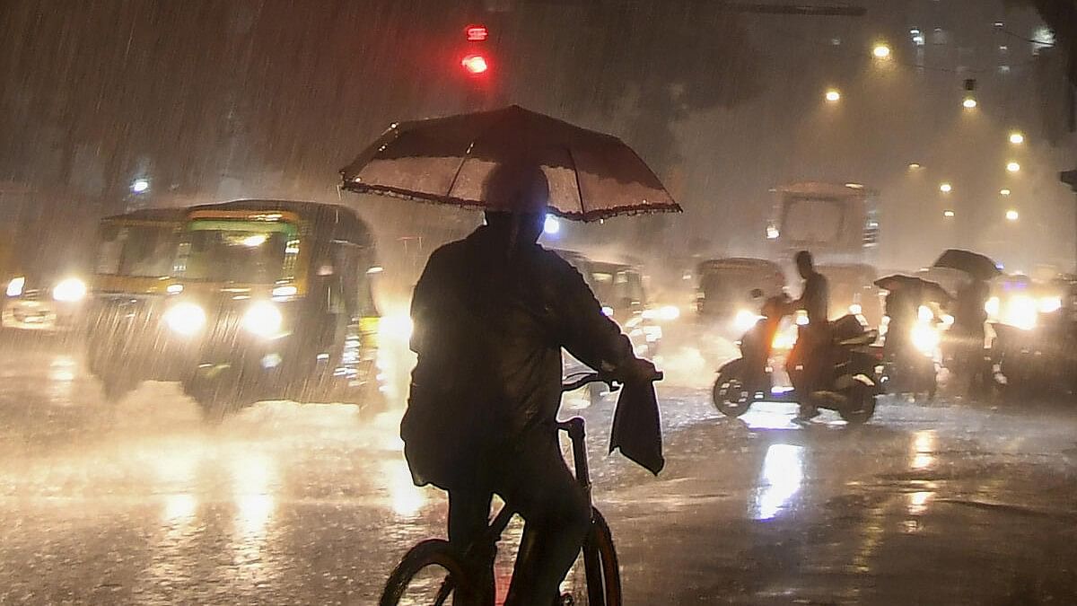 <div class="paragraphs"><p>Heavy rains battered Mumbai and neighbouring areas and red alert has been issued.&nbsp;</p></div>