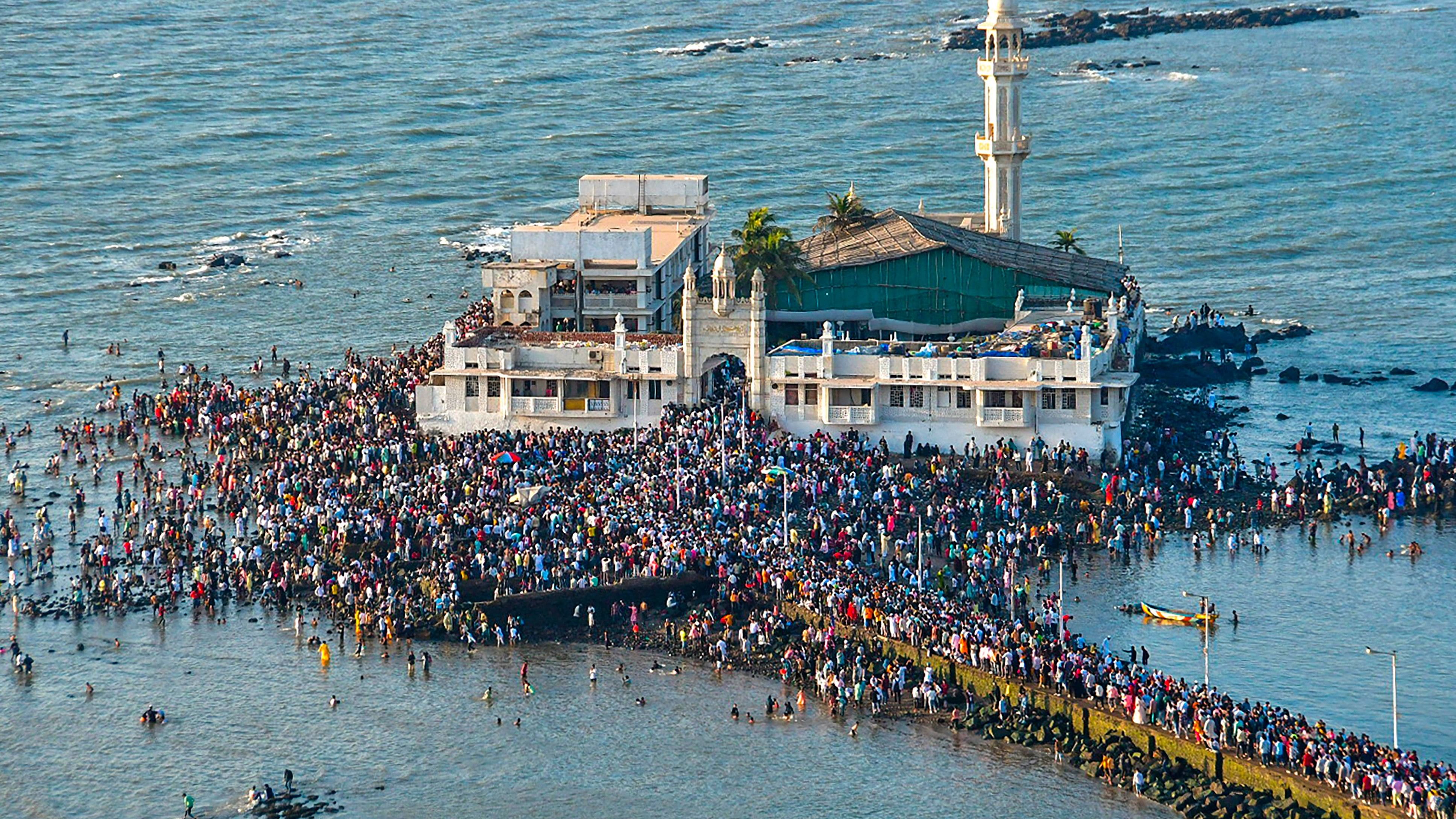 <div class="paragraphs"><p>The Haji Ali Dargah Mosque  in Mumbai.</p></div>