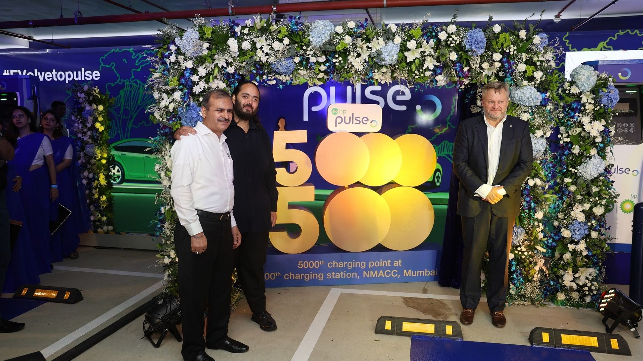 <div class="paragraphs"><p>Anant Mukesh Ambani, Director, Reliance Industries Limited (RIL) and Murray Auchincloss, CEO, bp, on Thursday inaugurated the 500th Jio-bp pulse EV-charging station of Jio-bp.</p></div>