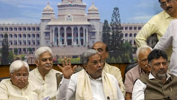 <div class="paragraphs"><p>Karnataka Chief Minsiter Siddaramaiah (Centre) with Deputy CM D K Shivakumar (Right).</p></div>