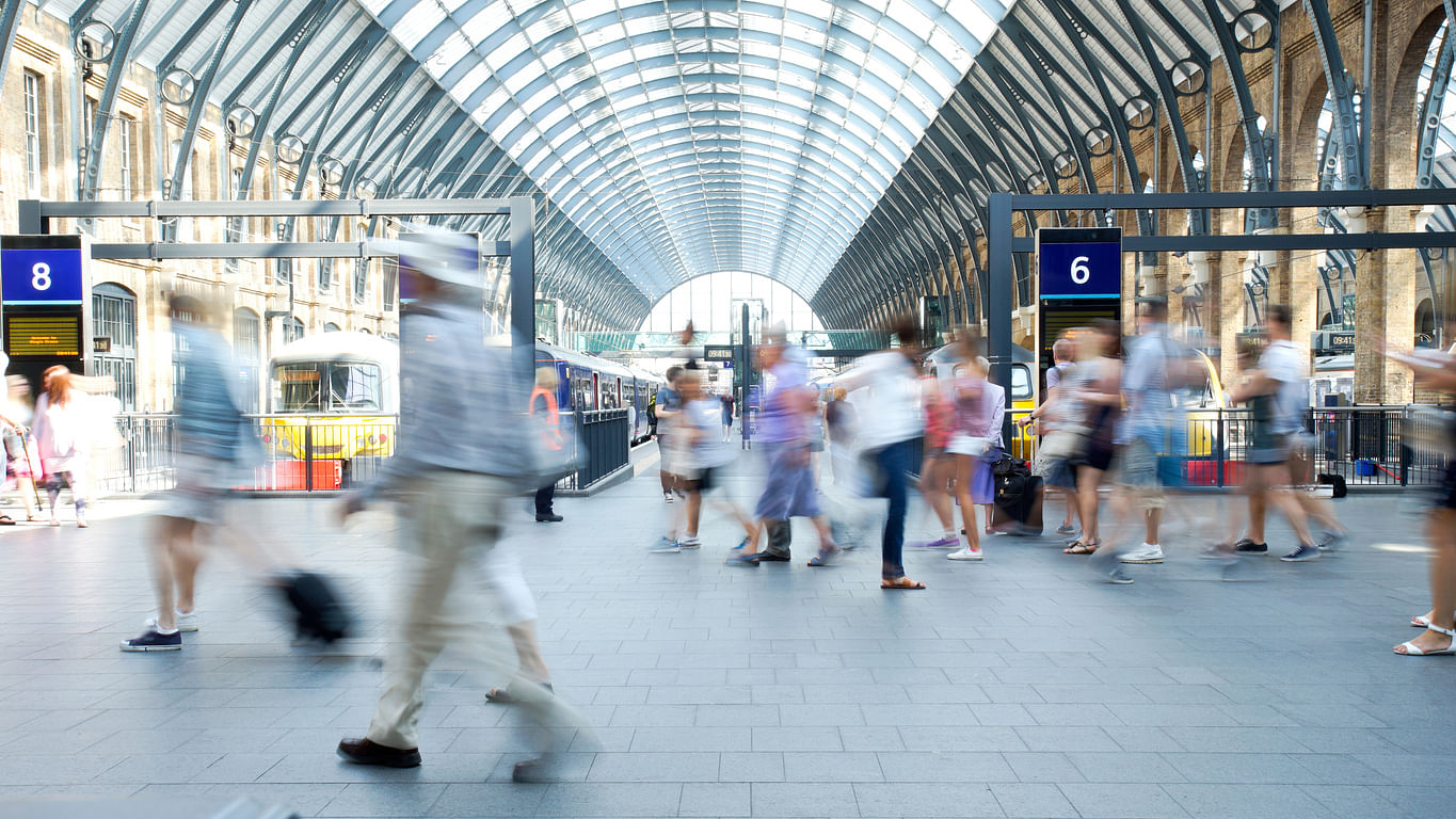 <div class="paragraphs"><p>A train station in London during rush hour.</p></div>