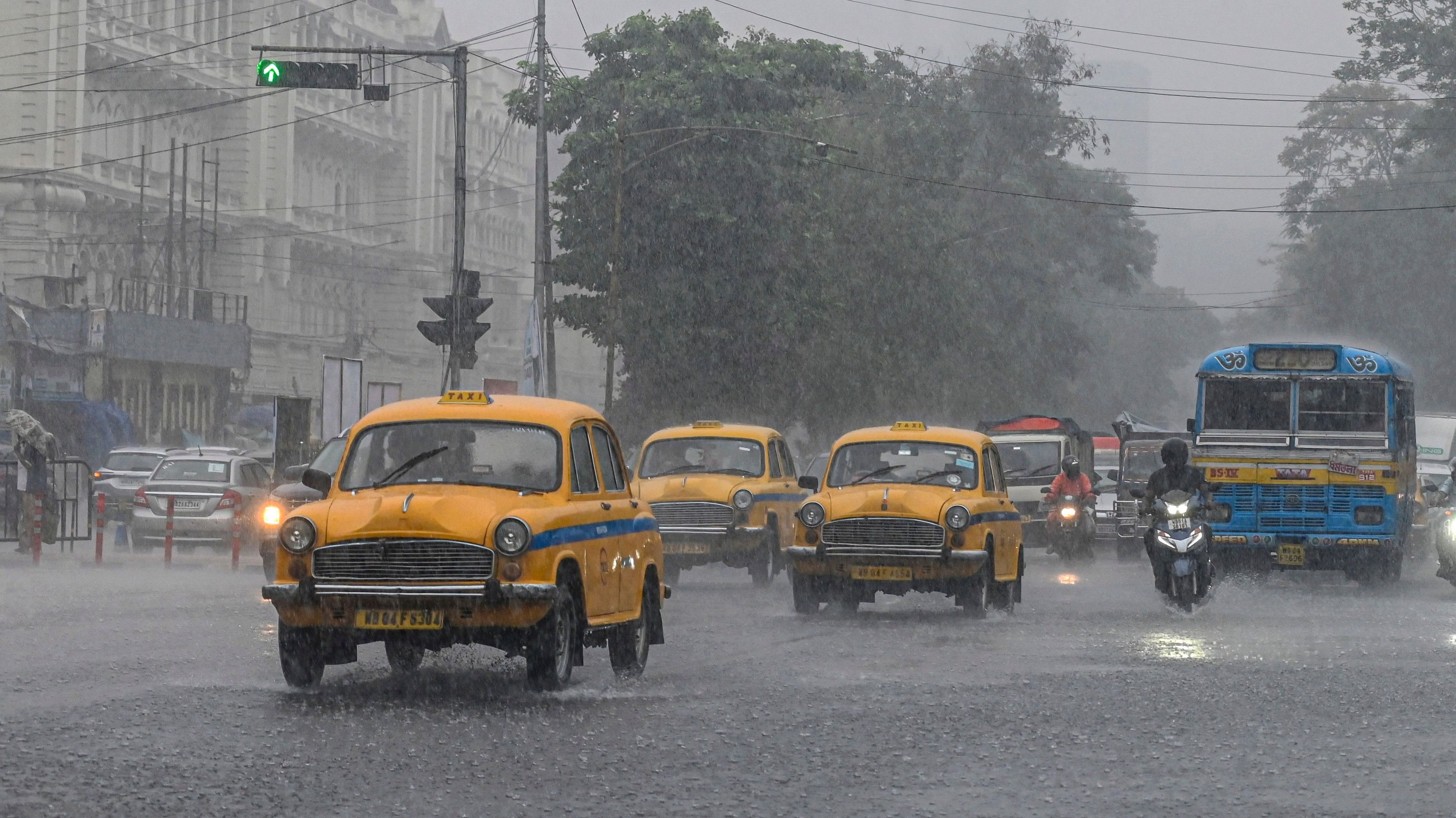 <div class="paragraphs"><p>File Photo: Vehicles ply on road during heavy rains, in Kolkata.</p></div>