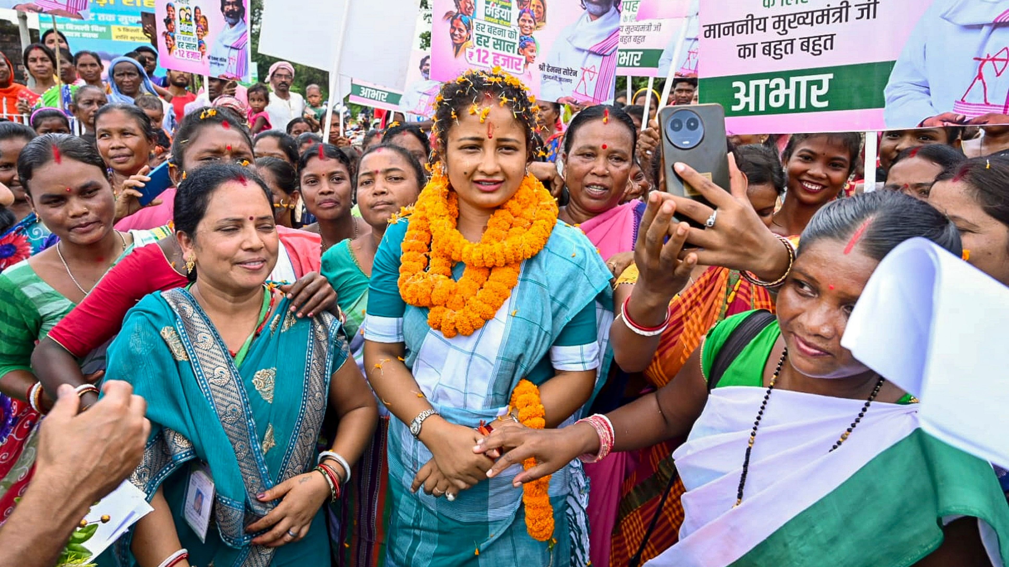 <div class="paragraphs"><p> JMM leader Kalpana Soren during a programme as part of 'Maiya Samman Yatra', in West Singhbhum district, Jharkhand, Friday, Sept 27, 2024. </p></div>