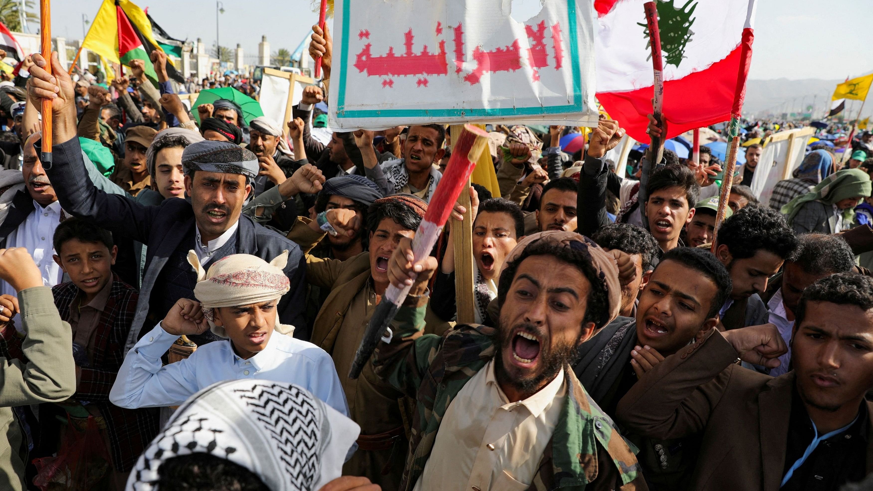 <div class="paragraphs"><p>Protesters, mainly Houthi supporters, rally to show support to Palestinians in the Gaza Strip and Lebanon's Hezbollah, in Sanaa, Yemen September 27, 2024. </p></div>