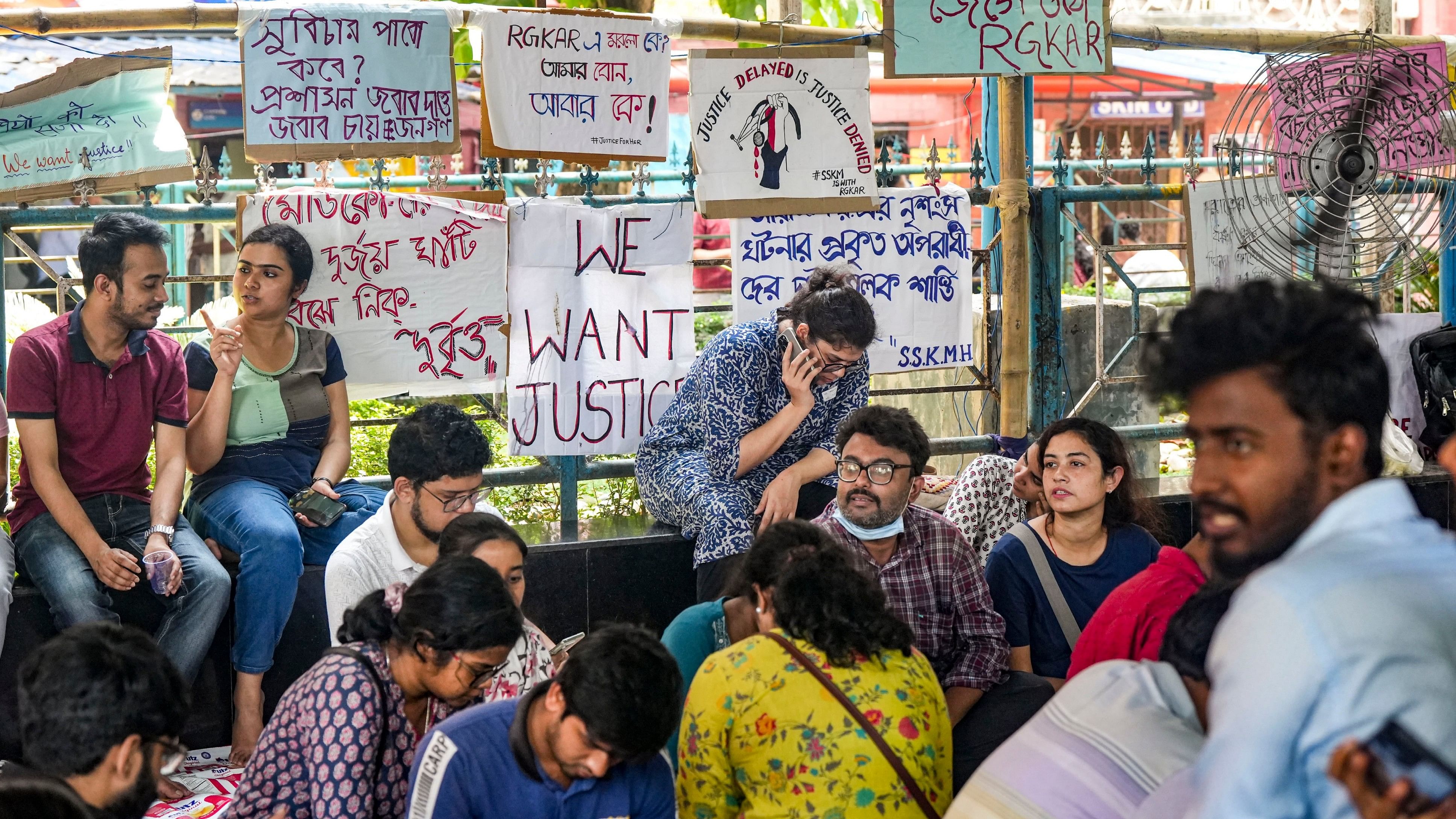 <div class="paragraphs"><p>Junior doctors stage a protest in Kolkata</p></div>