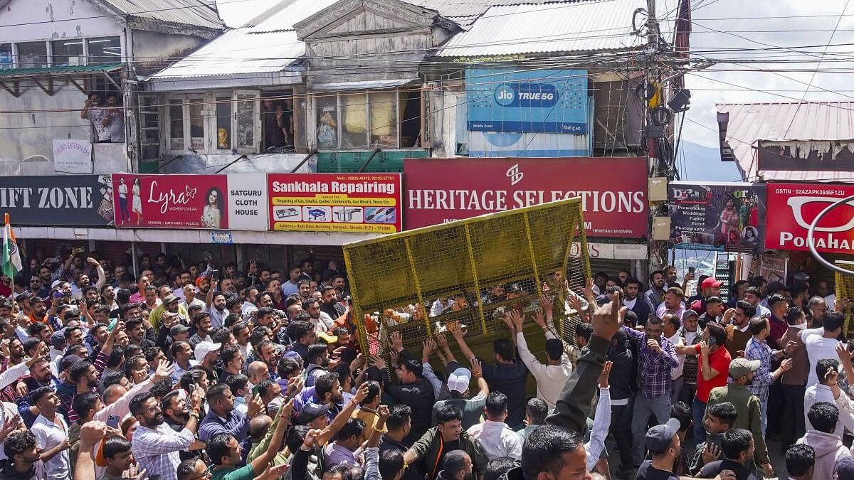 <div class="paragraphs"><p>File photo: Protestors, who had gathered on the call of Hindu groups, remove a security barricade during a protest demanding the demolition of an illegal structure in a mosque, at Sanjauli locality in Shimla, Wednesday, Sept 11, 2024.&nbsp;</p></div>