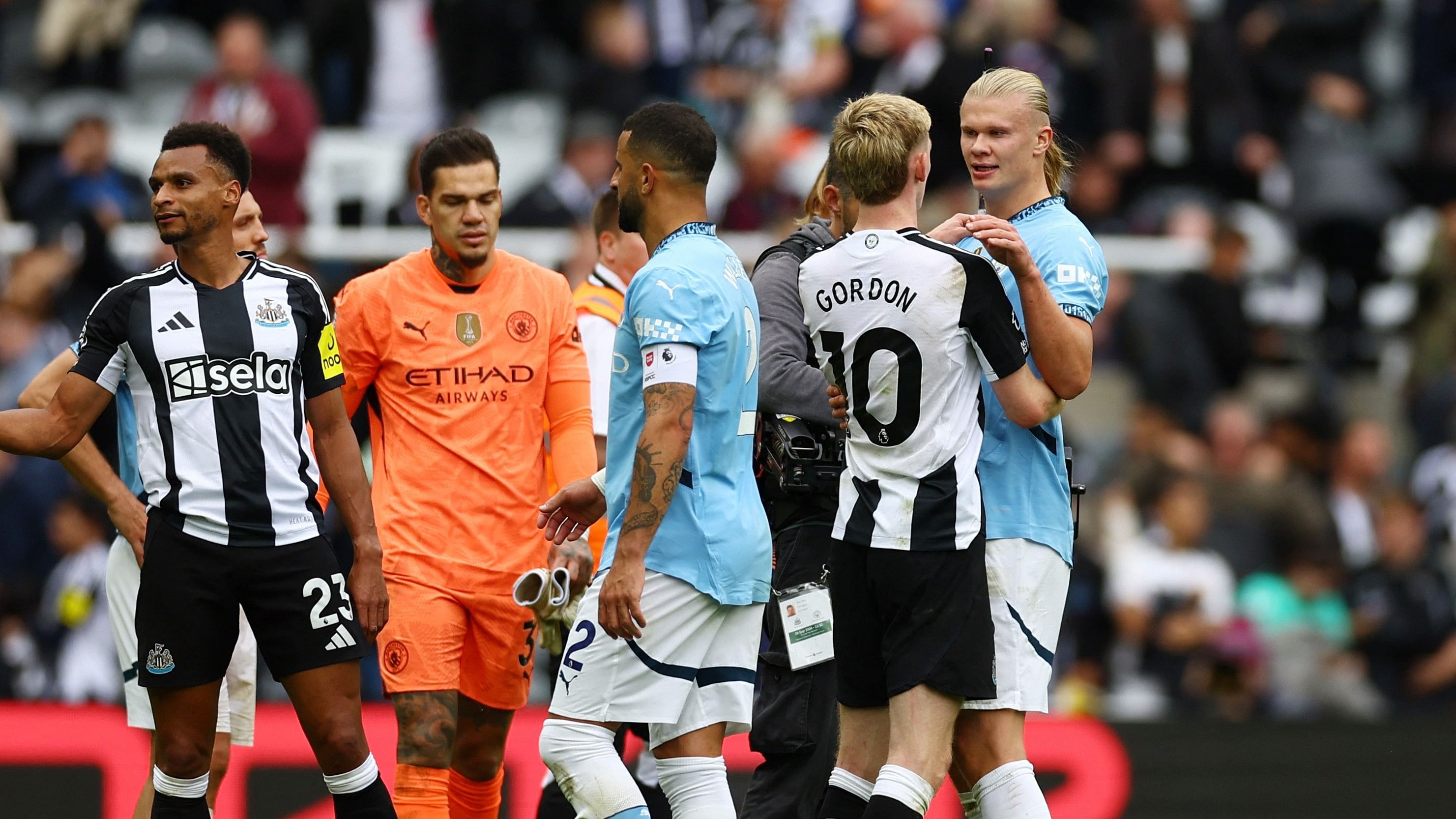 <div class="paragraphs"><p> Manchester City's Erling Haaland and Newcastle United's Anthony Gordon clash after the match.</p></div>