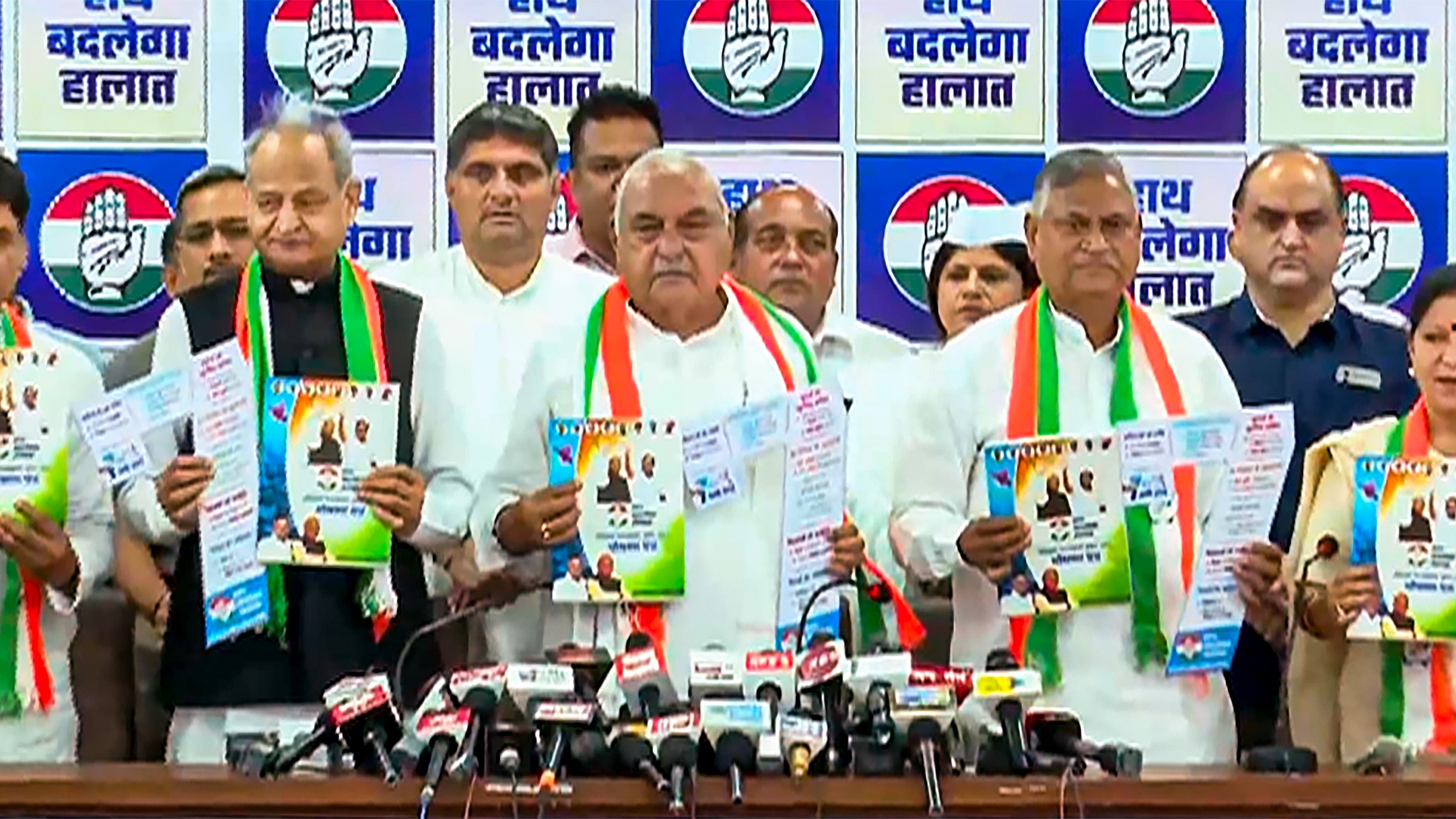 <div class="paragraphs"><p>Congress leaders Bhupinder Hooda and Ashok Gehlot with others during a press conference, in Chandigarh, Saturday, Sept 28, 2024. </p></div>