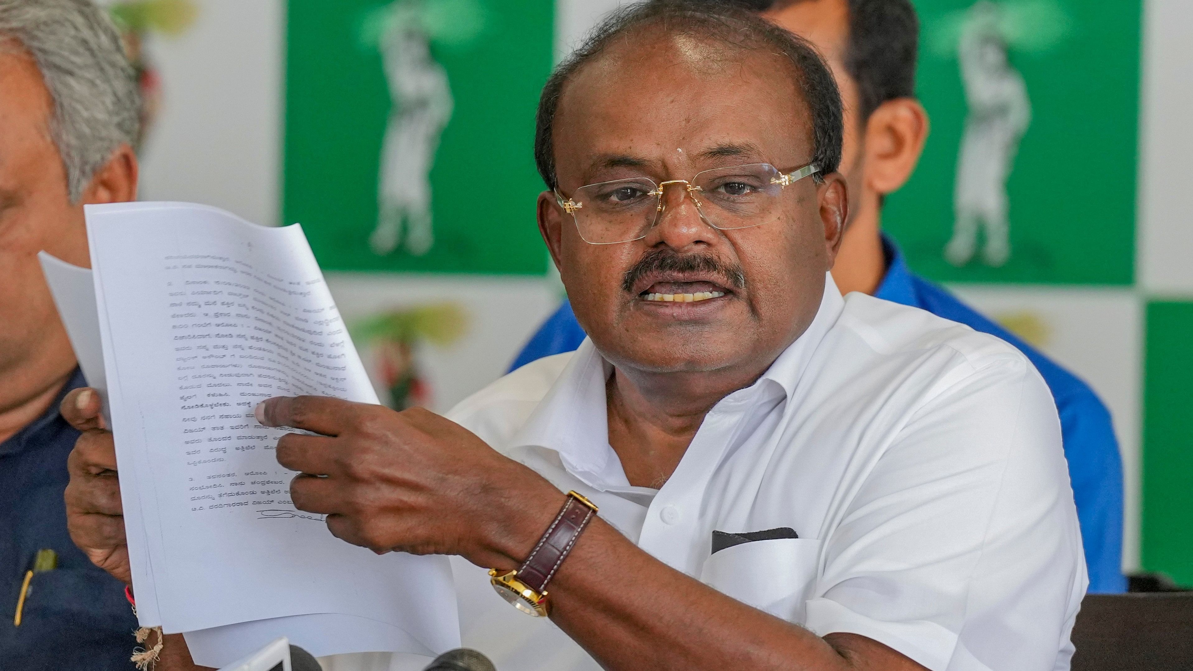 <div class="paragraphs"><p>Bengaluru: Union Minister and JD(S) leader H. D. Kumaraswamy addresses a press conference, in Bengaluru, Saturday, Sept 28, 2024. </p></div>