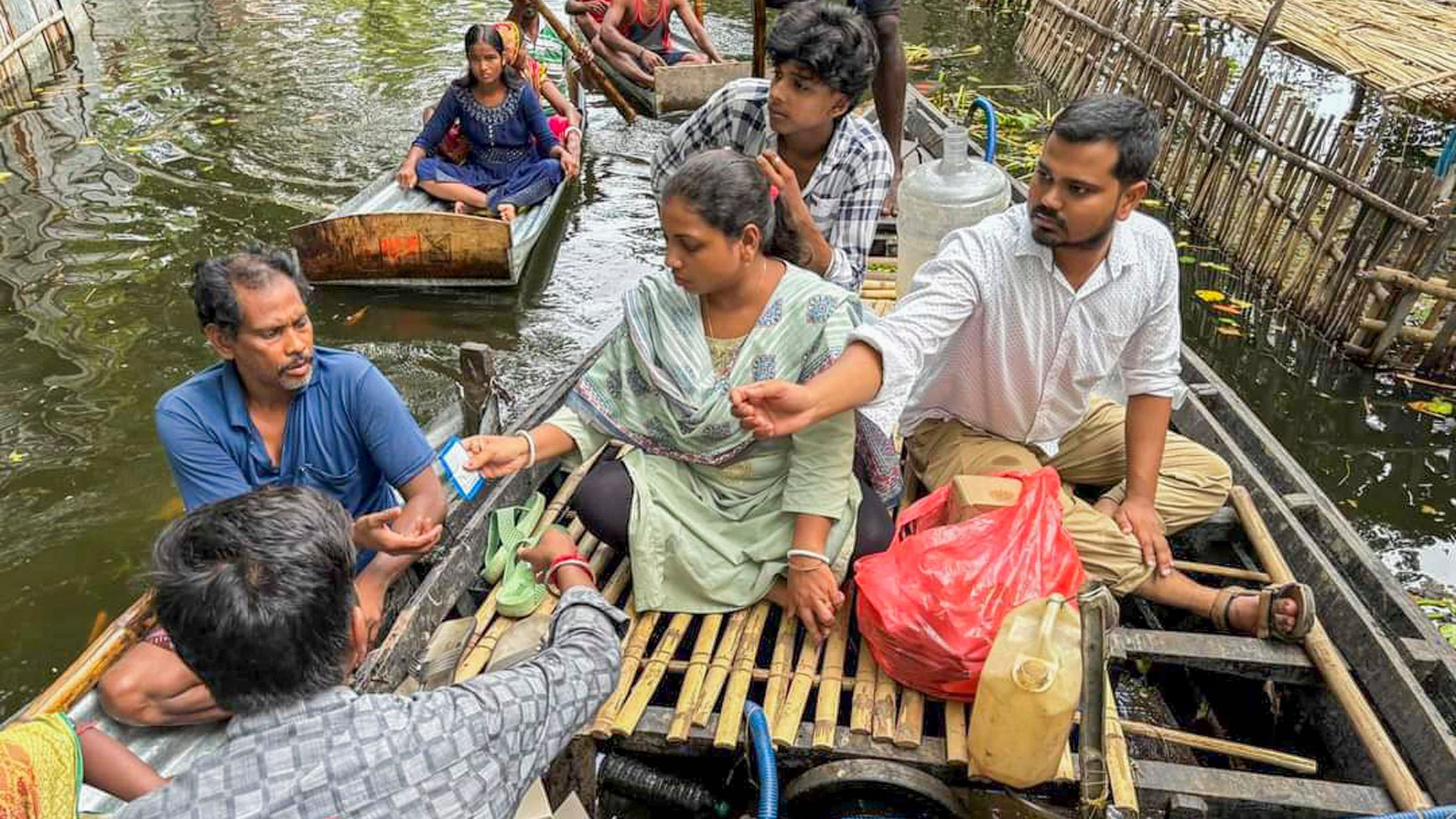 <div class="paragraphs"><p>Health officials distribute medicines to flood-affected people at an area inundated with floodwaters, at Bhutni, in Malda district.</p></div>