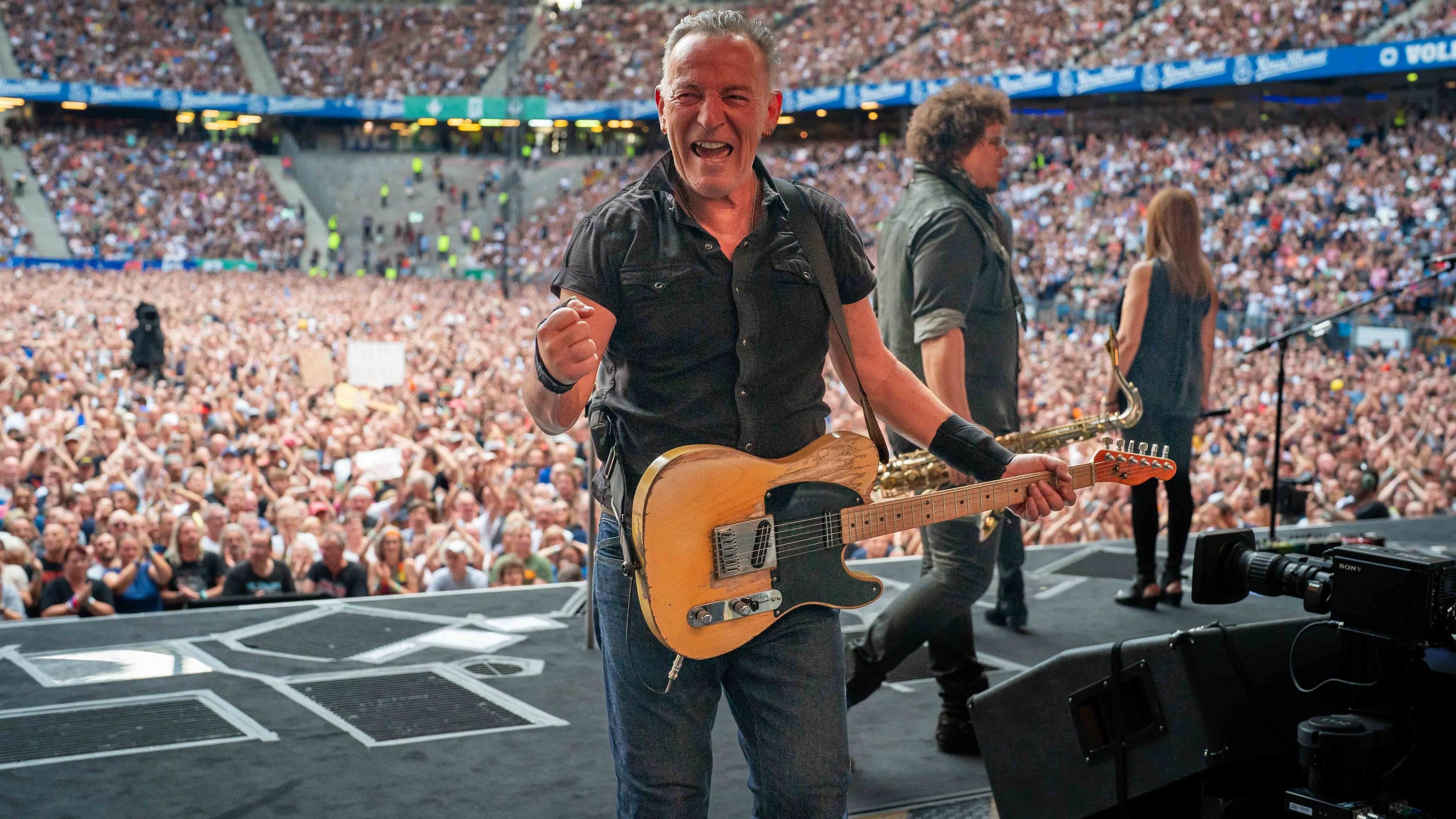 <div class="paragraphs"><p>Bruce Springsteen.</p></div>