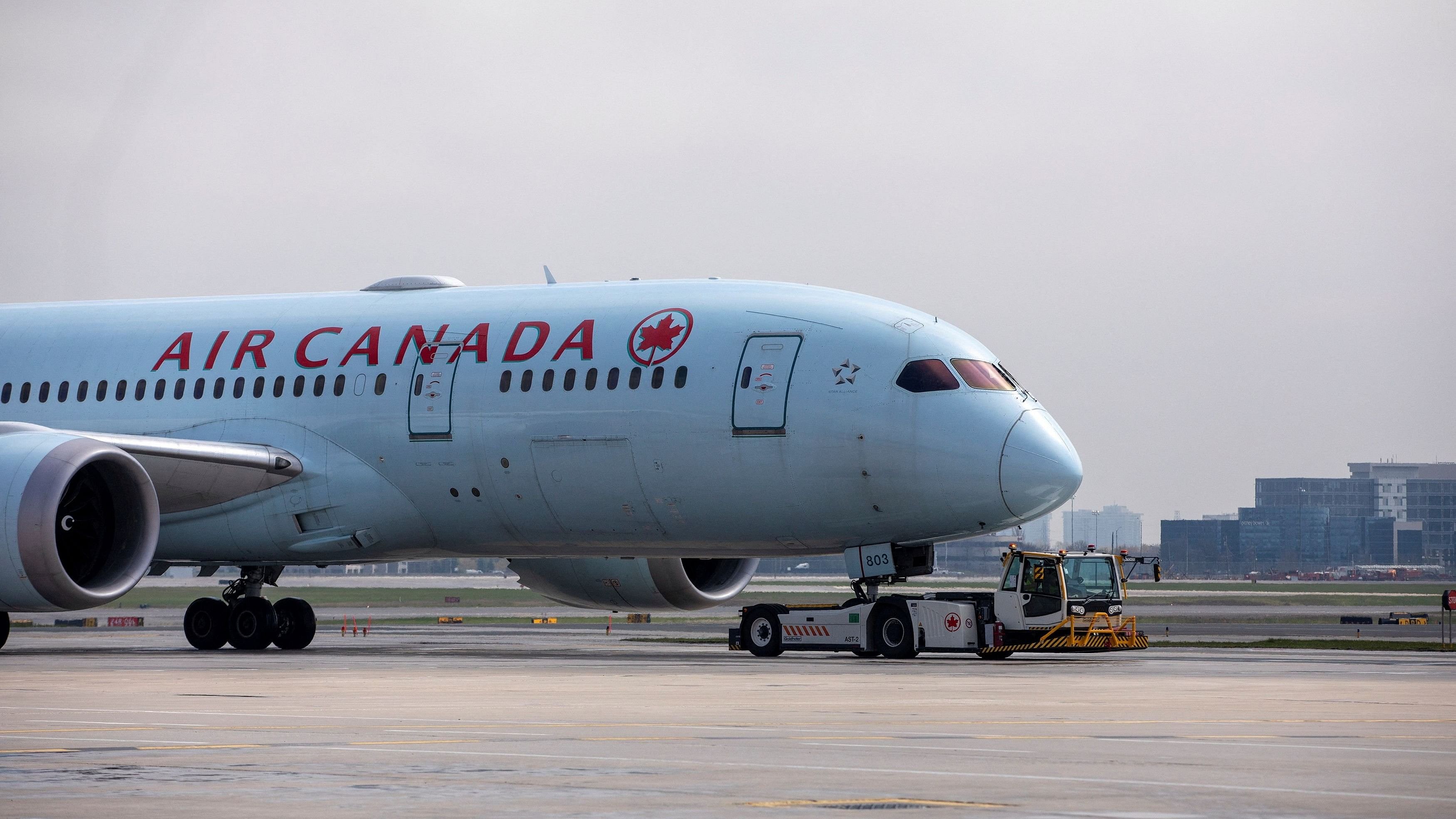 <div class="paragraphs"><p>An Air Canada airplane.</p></div>