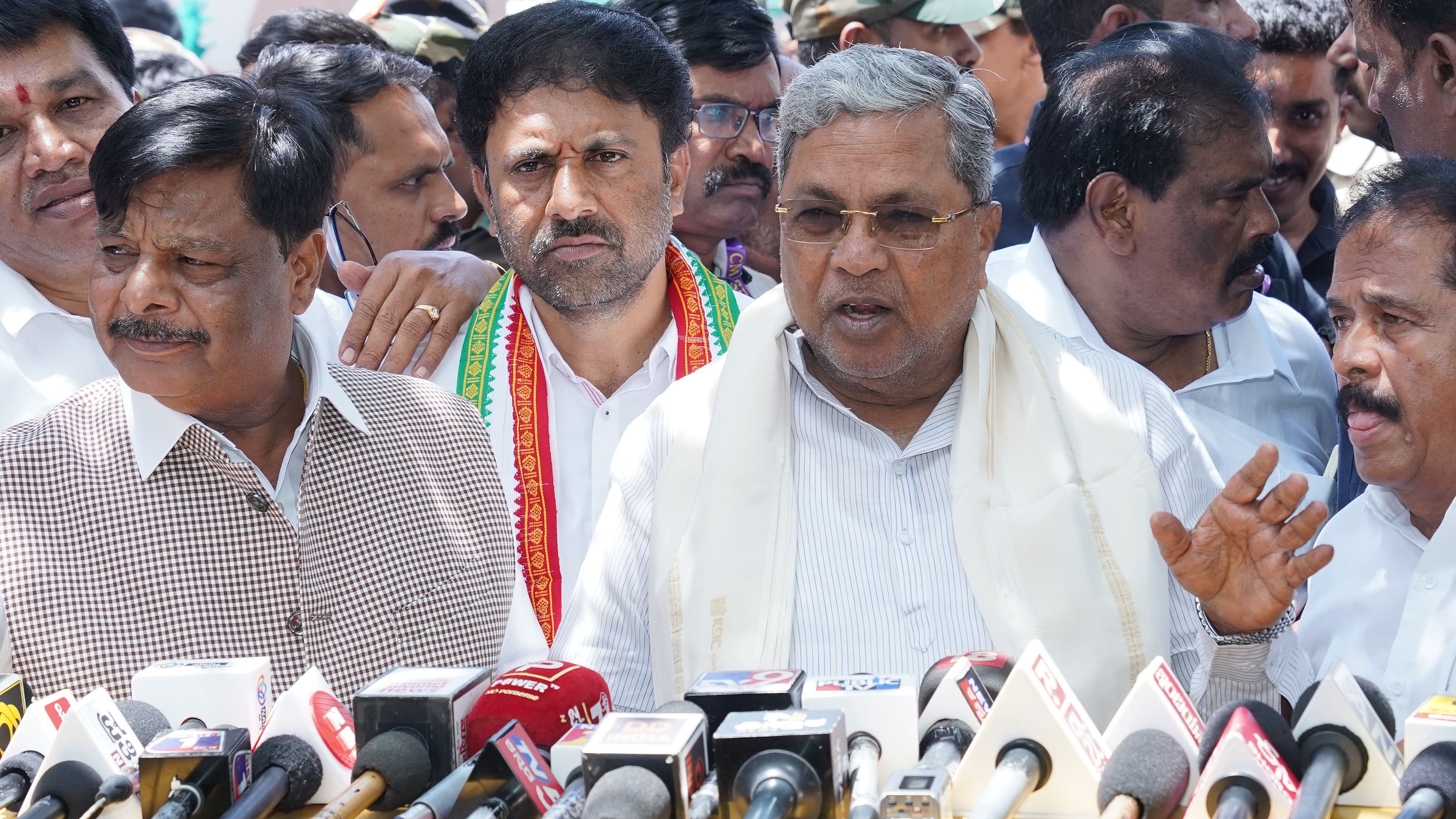 <div class="paragraphs"><p>Chief Minister Siddaramaiah speaking to presspersons near his residence at Sharadadevinagar in Mysuru on Saturday.</p></div>