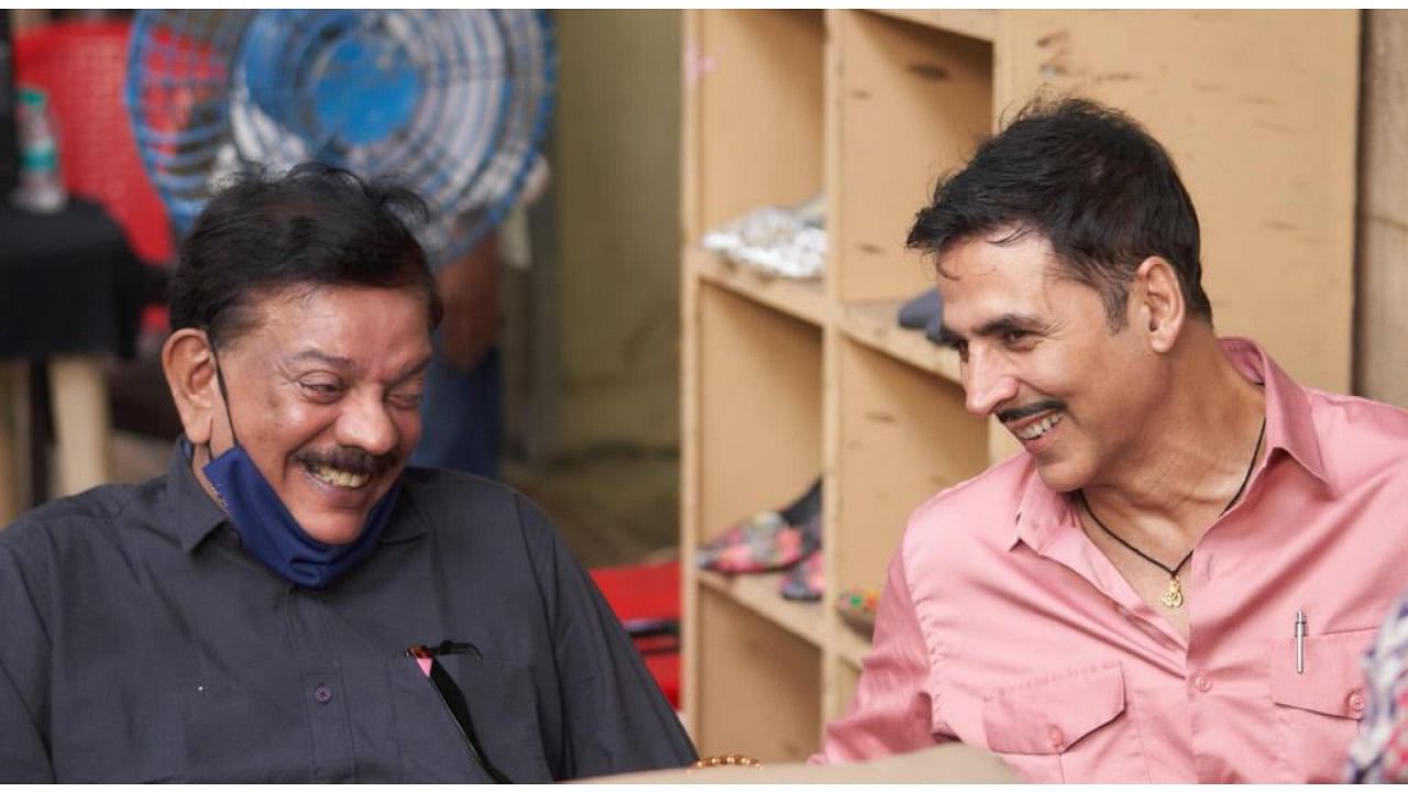 <div class="paragraphs"><p>Akshay Kumar and Priyadarshan on the sets of a film. </p></div>