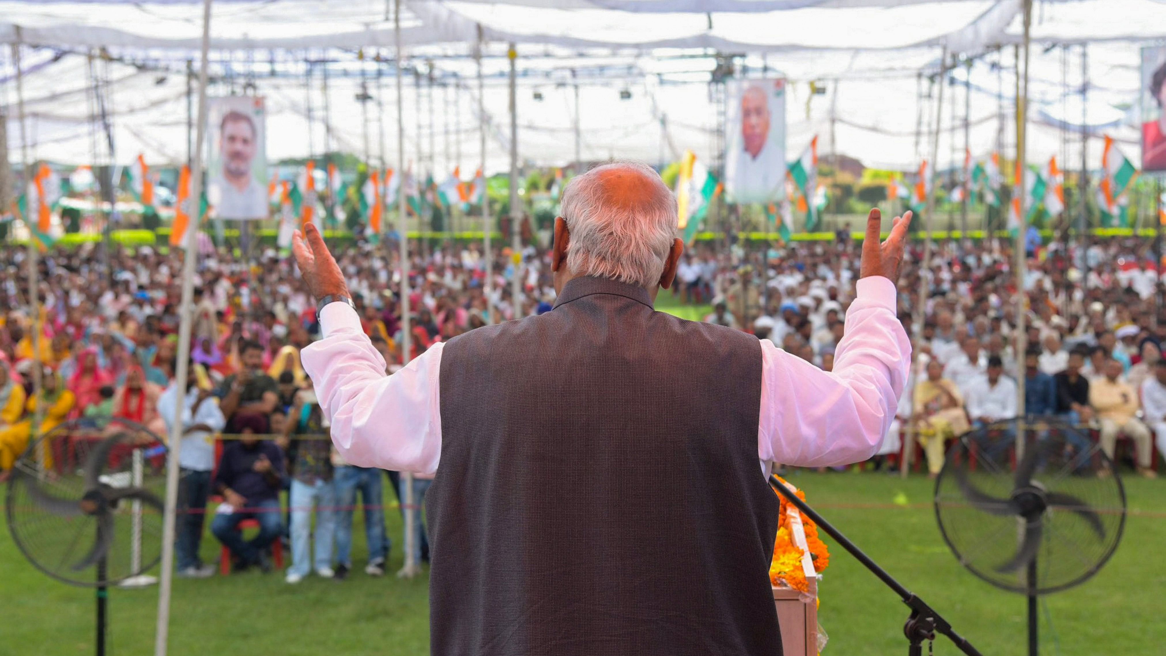 <div class="paragraphs"><p>Congress President Mallikarjun Kharge speaks during a public meeting for J&amp;K Assembly elections, at Jasrota, in Kathua district, Jammu &amp; Kashmir, Sunday.</p></div>