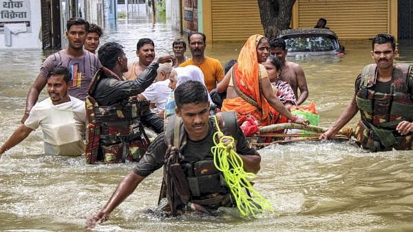 <div class="paragraphs"><p>Army personnel during a rescue and relief operation following rising water levels in Uttar Pradesh.</p></div>