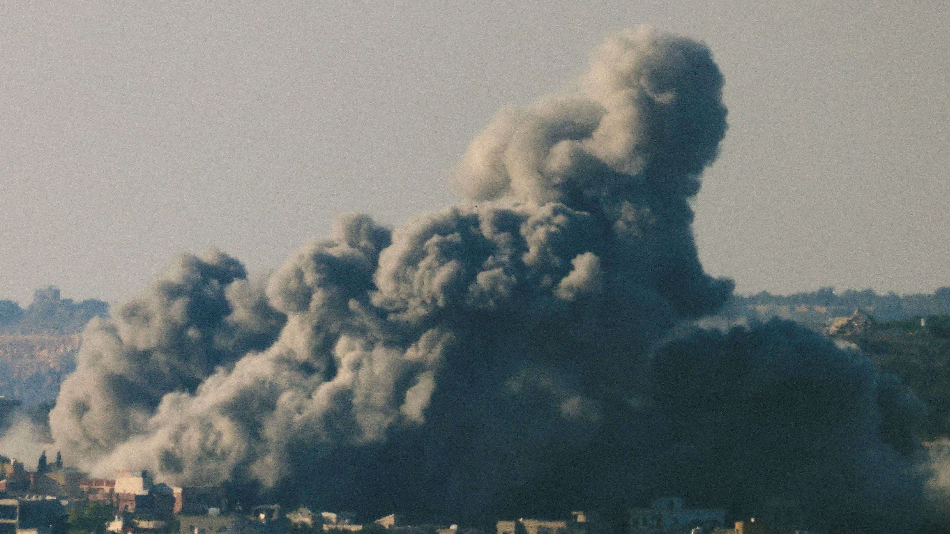 <div class="paragraphs"><p>Smoke billows after Israeli Air Force air strikes in southern Lebanon.</p></div>