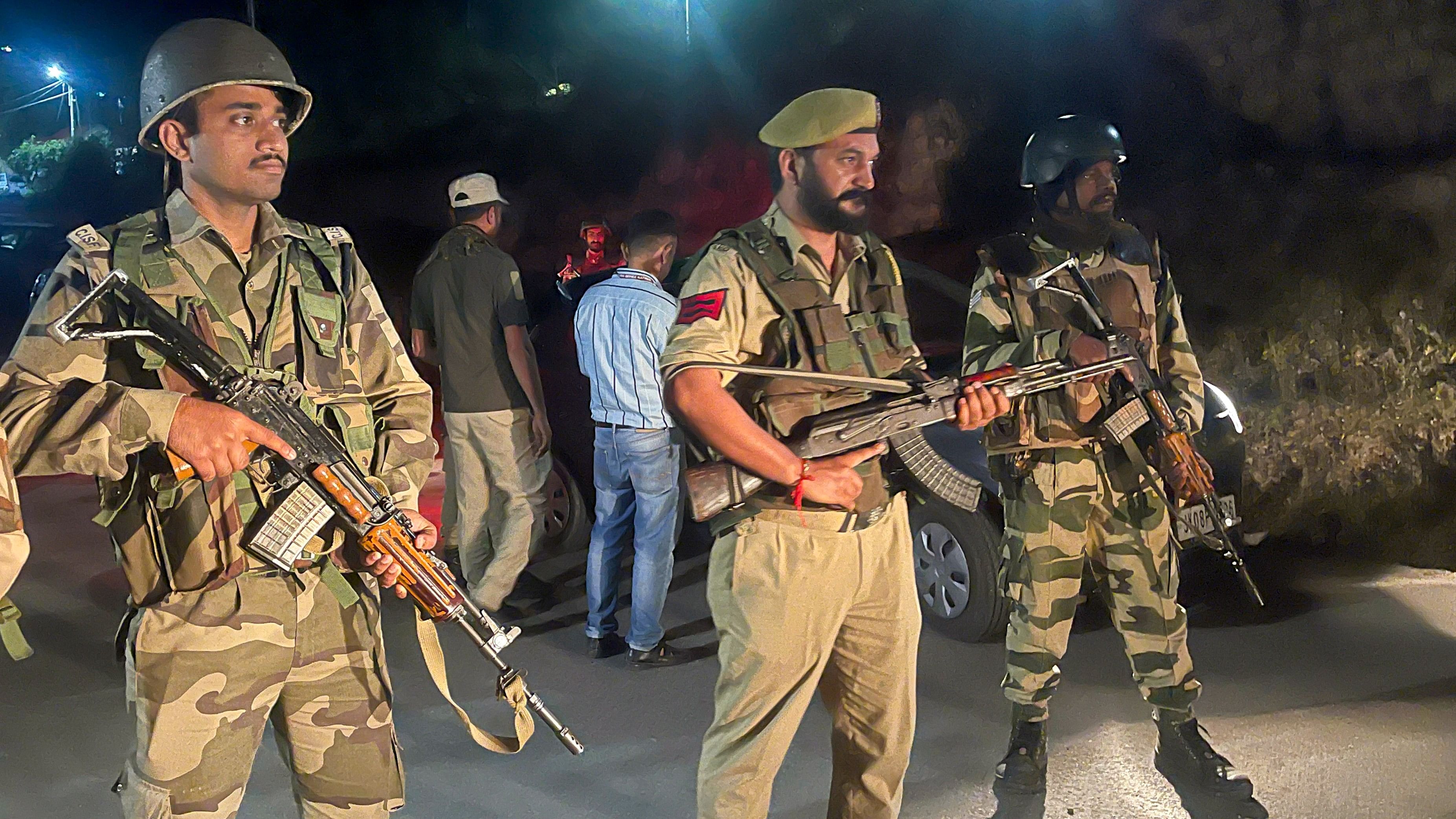 <div class="paragraphs"><p>Security personnel stand guard along the Bani-Billawar road after an encounter between security forces and terrorists, in Jammu and Kashmir's Kathua district, Saturday.</p></div>