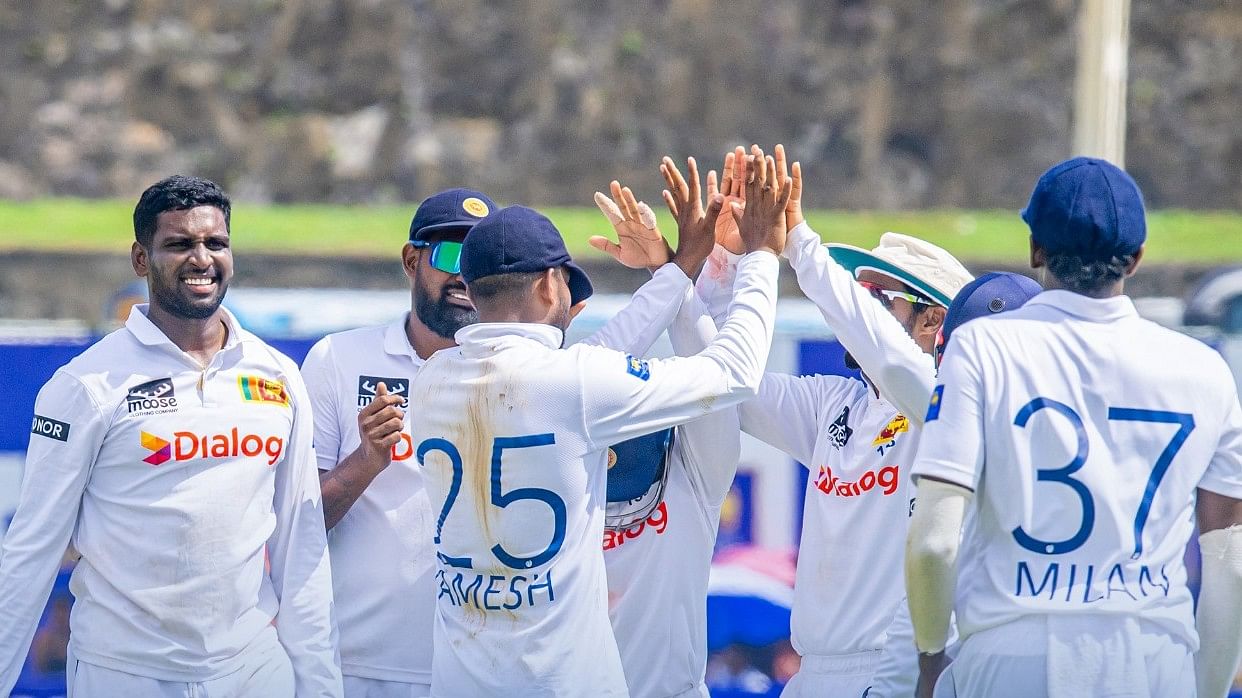 <div class="paragraphs"><p>Sri Lanka team celebrates after the win</p></div>