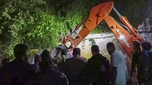 <div class="paragraphs"><p>Rescue operation underway after a wall near the Mahakal temple collapses due to heavy rains, in Ujjain, Friday, Sept. 27, 2024.</p></div>